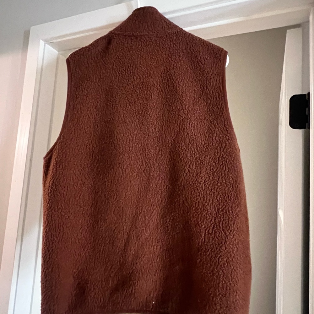 TNA Aritzia Fleece Vest - Picture 3 of 4